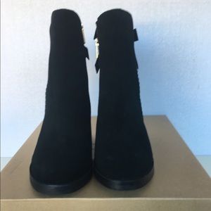 🎄☃️🎄 SALE!!!New UGG Women Fraise Whipstitch Boots.